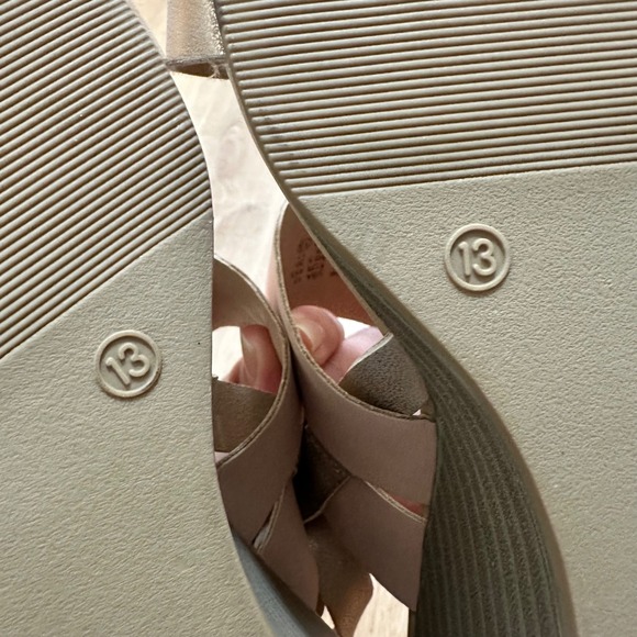 DEXFLEX COMFORT | Women's Blush Pink Gold Metallic Trance Strap Wedge Sandals - Picture 8 of 8